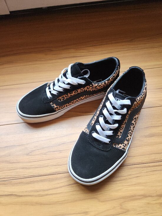 Vans - Women's size 8 - Picture 1 of 3